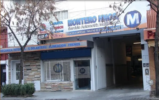 Frente del taller sobre Av. Crisólogo Larralde